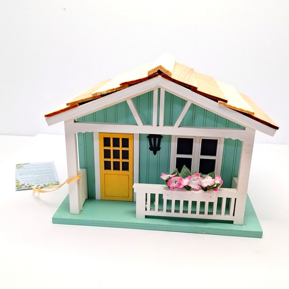 Birdhouse or Birdfeeder